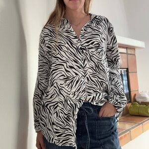 100% linen Cynthia Rowley Black and White Zebra Button Down blouse size large